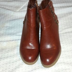 Shoe Dazzle lace detail booties